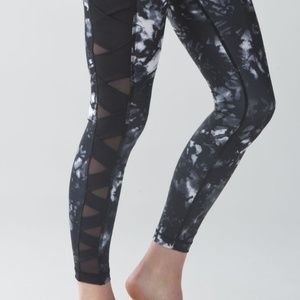 Lulu Lemon Rise and Flow Legging-Full on Luxtreme